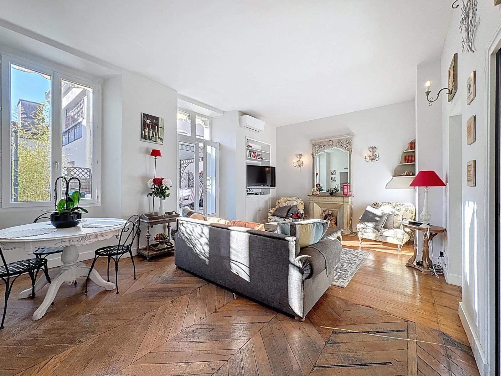 Appartement CANNES RUE HOCHE 3P TERRASSE