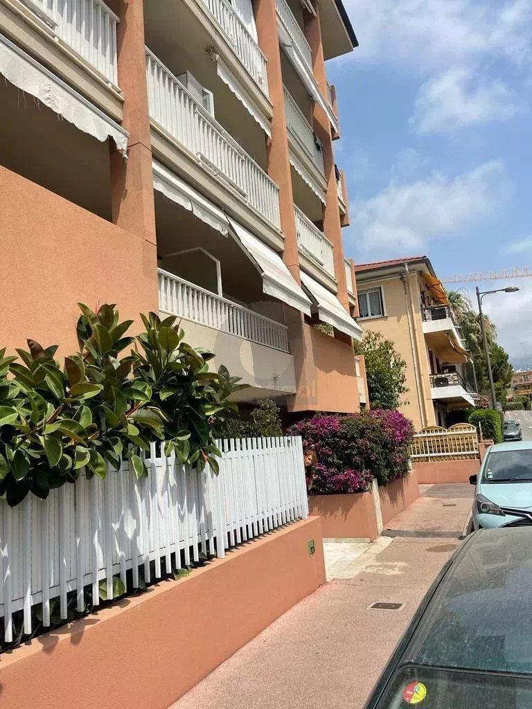 Roquebrune Cap Martin - Appartement deux pièces - terrasse - parking
