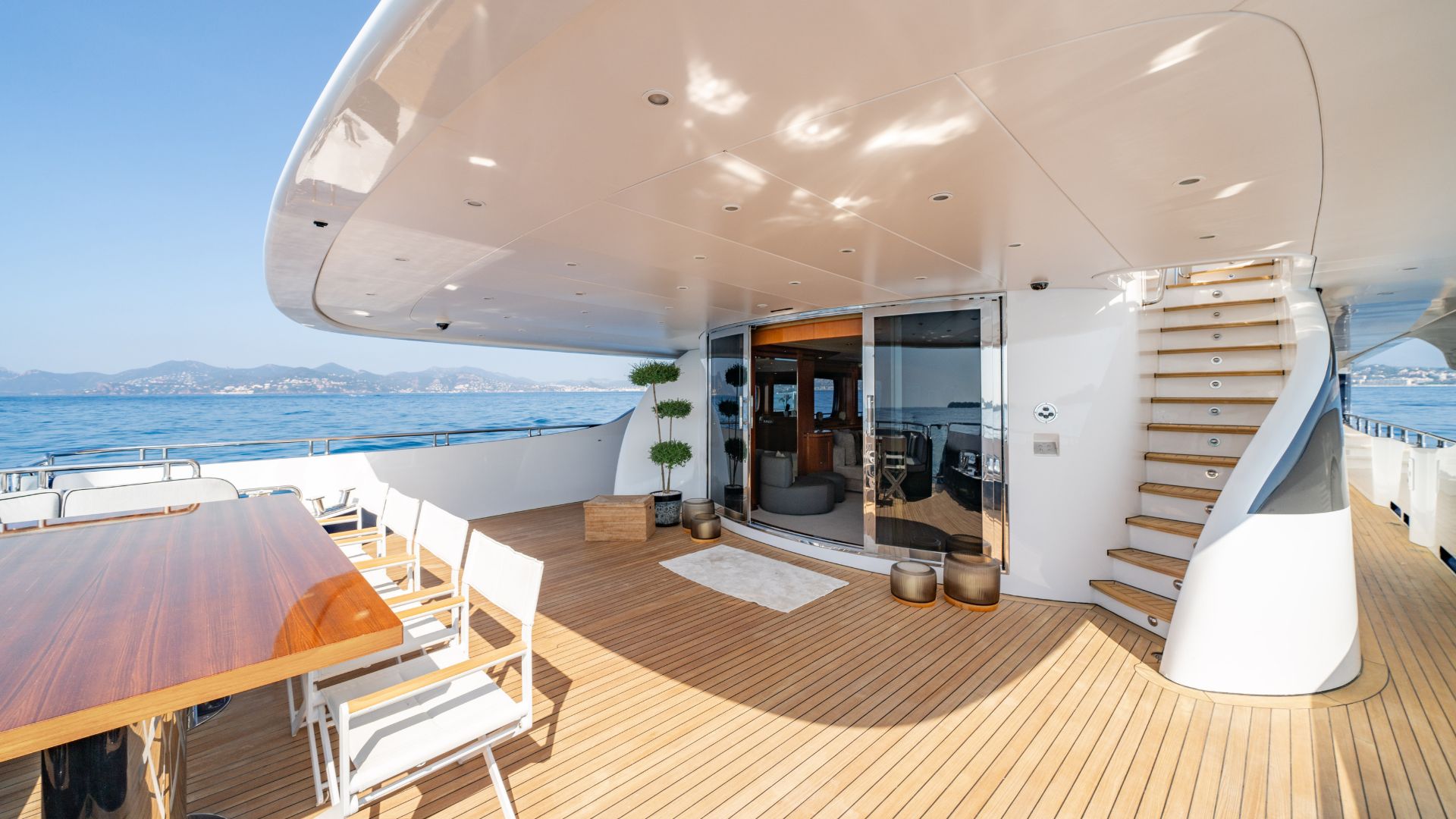 Gpx7R_luxury_yacht.jpg