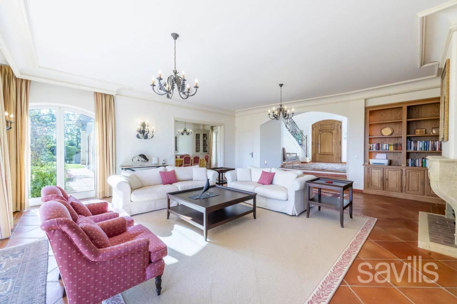 Élégante villa dans le domaine de Terre Blanche.