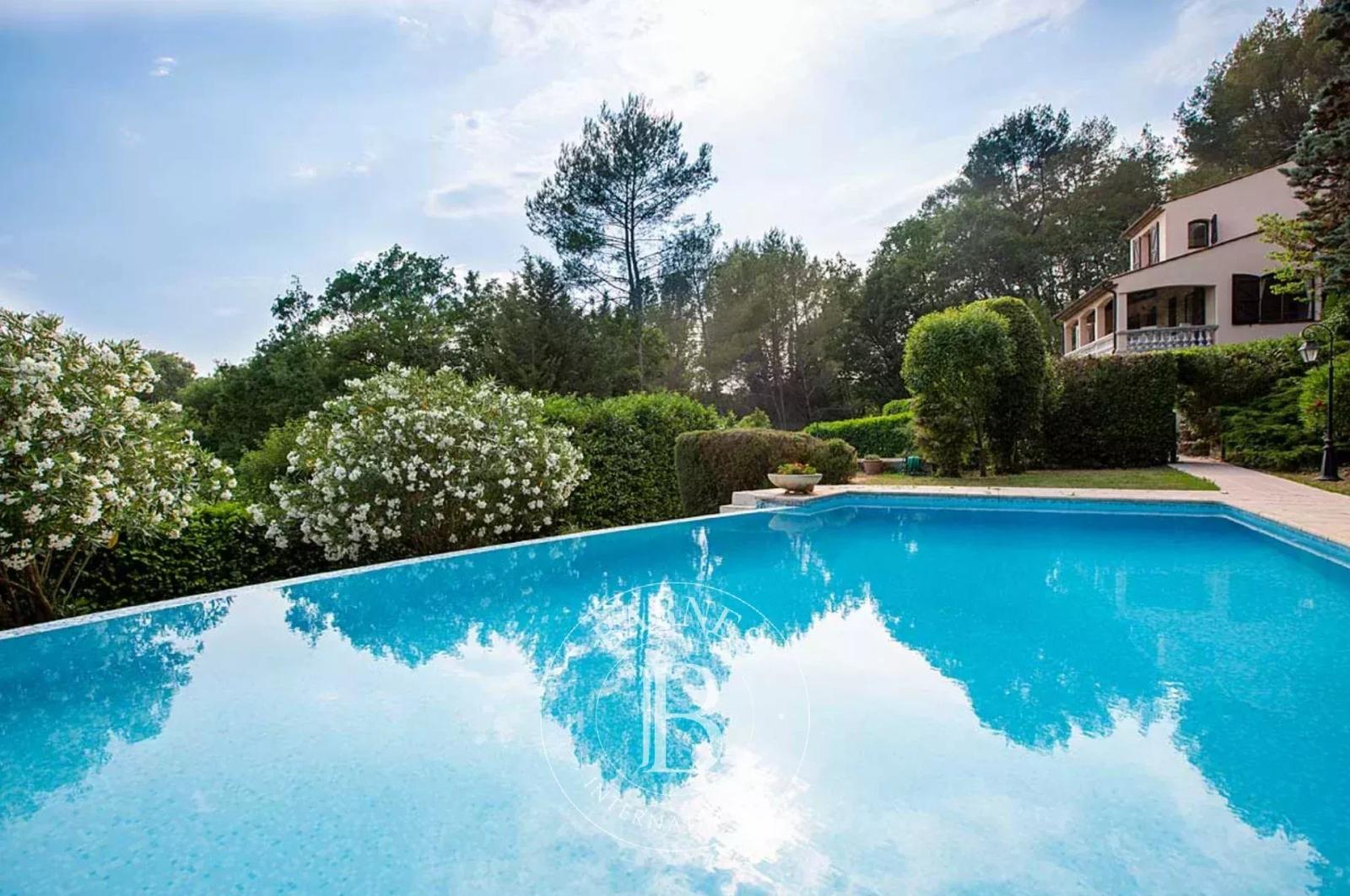 À 5 mn de Valbonne Village - Villa familiale au calme