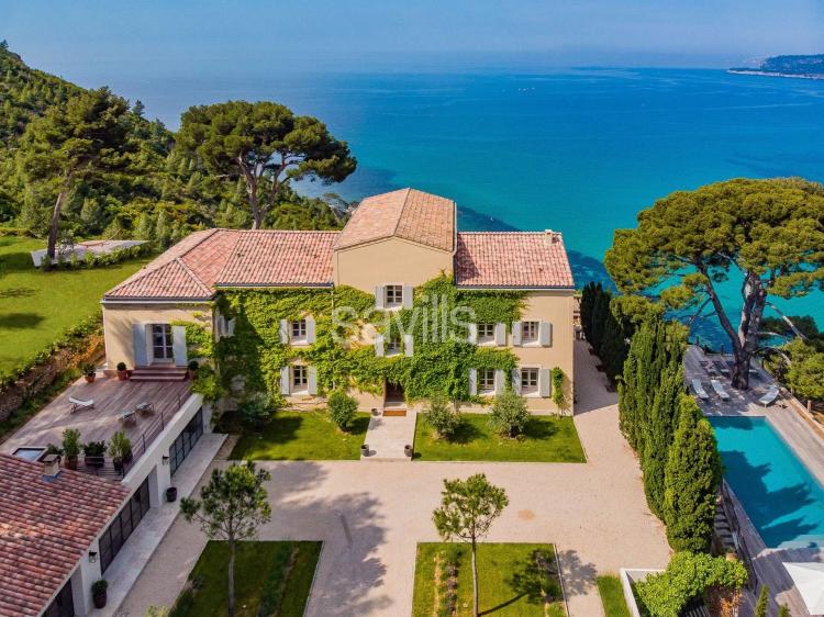 Location de prestige à Cassis – Vue mer & accès plage privé
