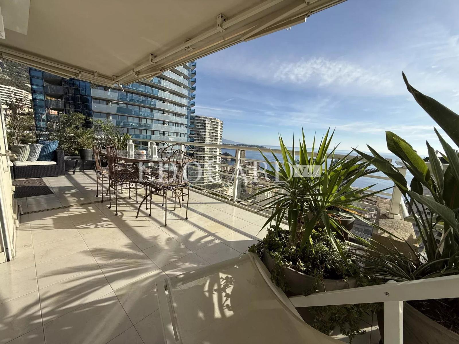 Sur la commune de Beausoleil, penthouse avec grande terrasse et belle vue mer panoramique