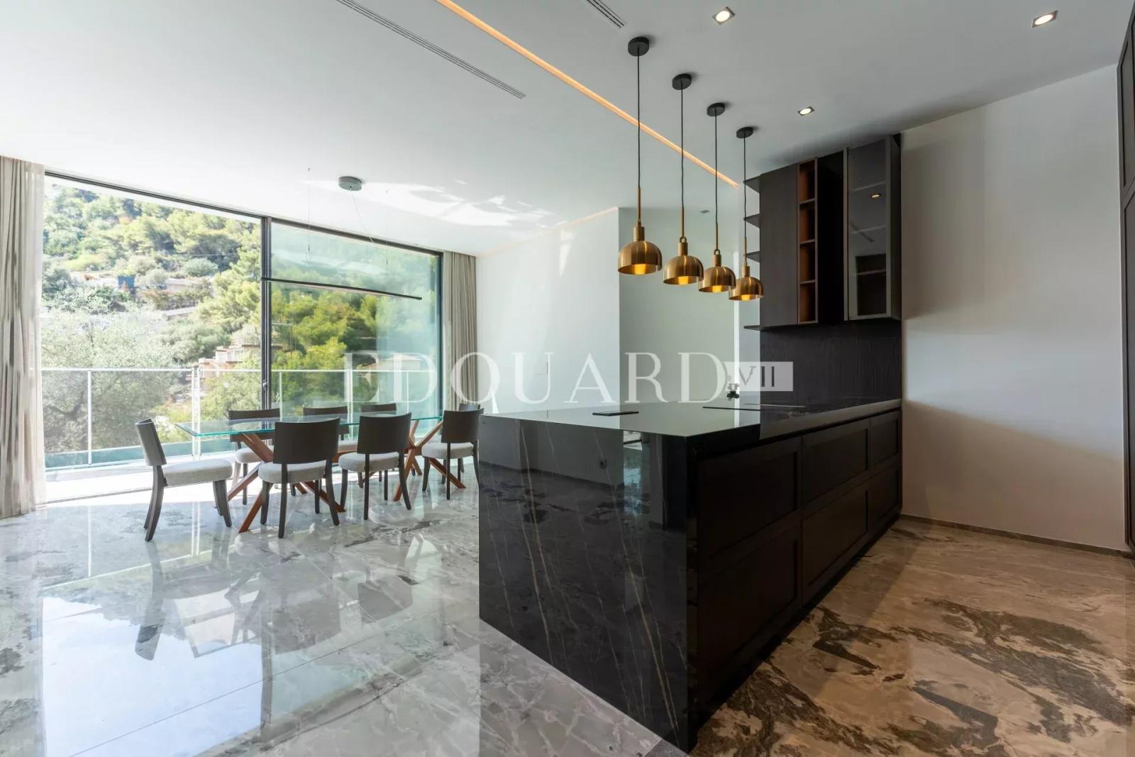 En exclusivité villa neuve avec domotique, ascenseur, grandes terrasses, piscine à débordement et belle vue mer