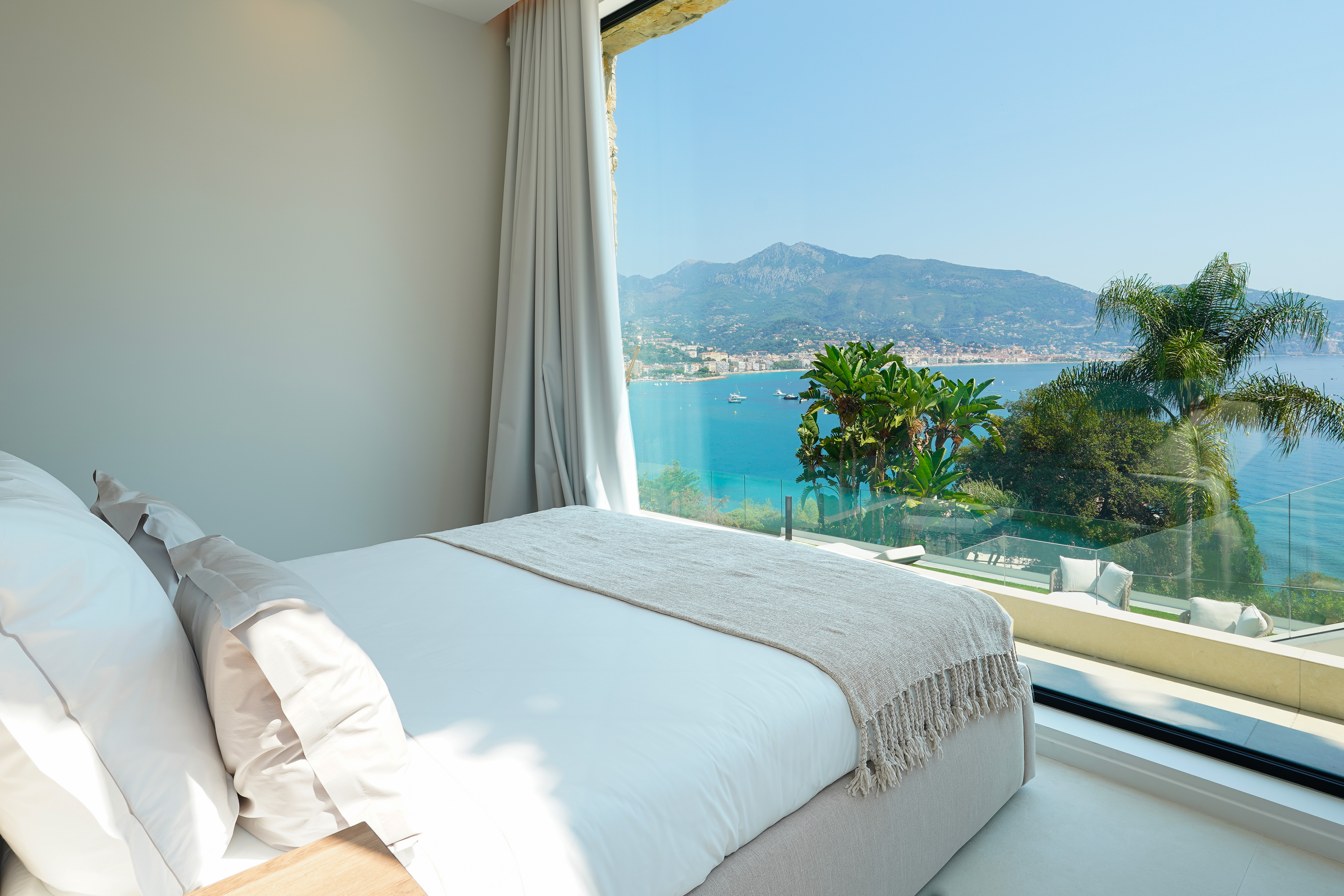 2ocEr_chambre-3-villa-cap-martin-valeri-agency-by-jm-barei-1785495601.jpg