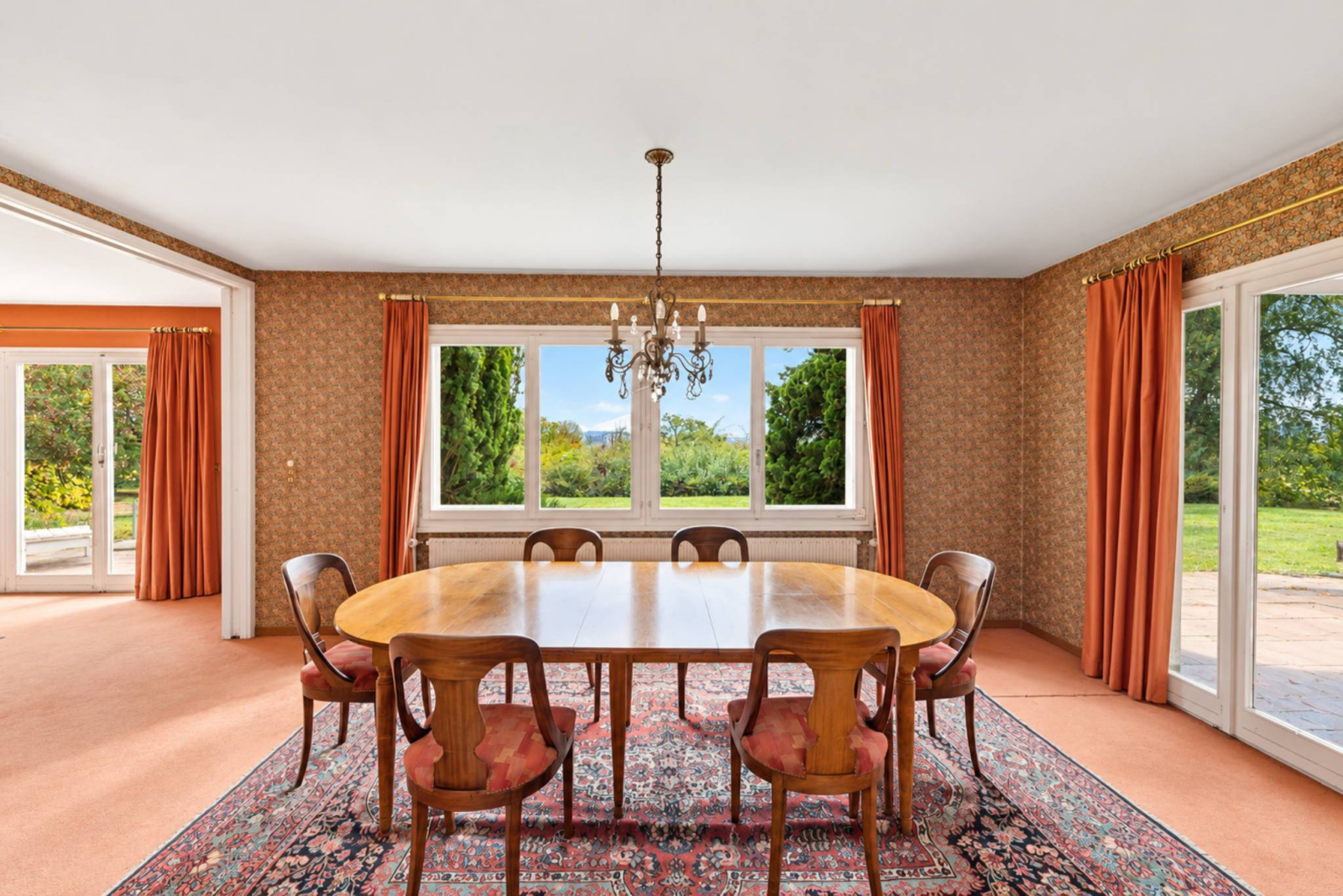 Villa individuelle sur une vaste parcelle de plus de 8'000 m²