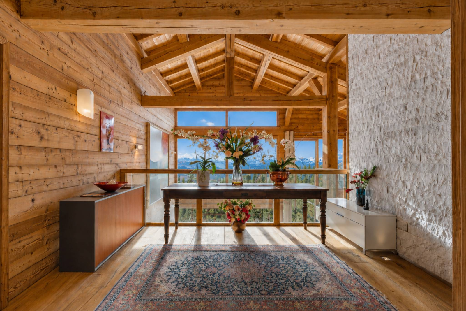 Un chalet Bayrou à vendre à Villars-sur-Ollon - L'art de la construction alpine de Megève à Crans-Montana
