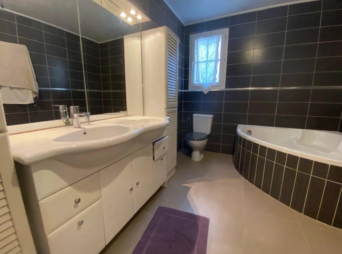 VIDAUBAN  BELLE VILLA 2 APPARTEMENTS 136M2 PRES DU CENTRE