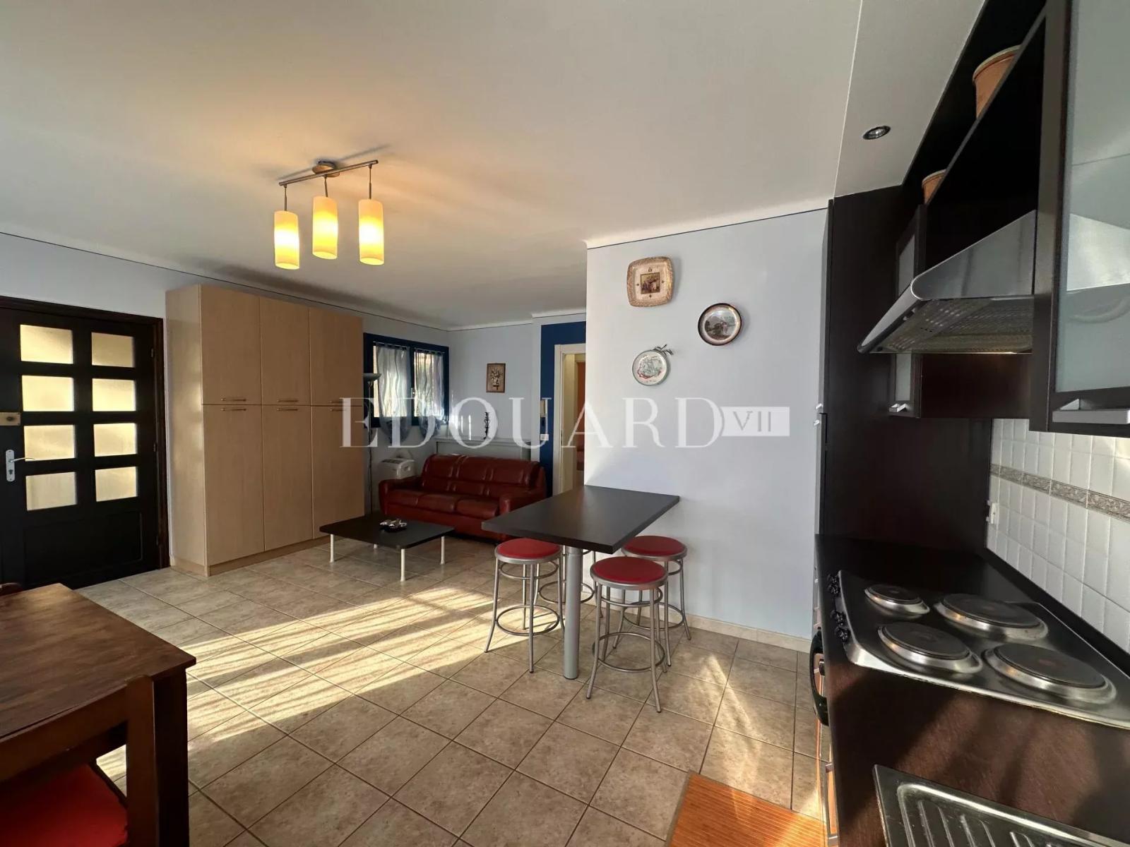 Trois pièces à vendre avec grande terrasse, au cœur du splendide quartier résidentiel de Garavan, exclusivité