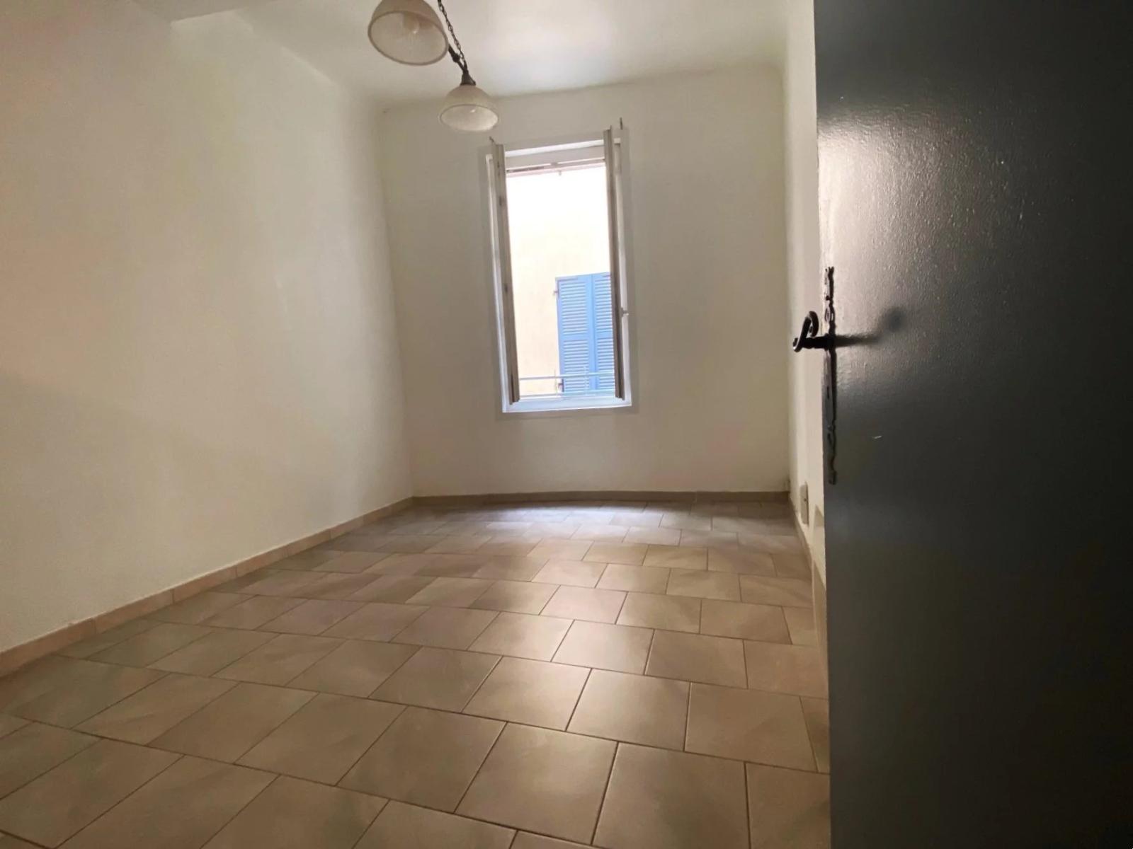 DRAGUIGNAN CENTRE AGREABLE T2 EN  REZ-DE-CHAUSSEE 38.34 M2