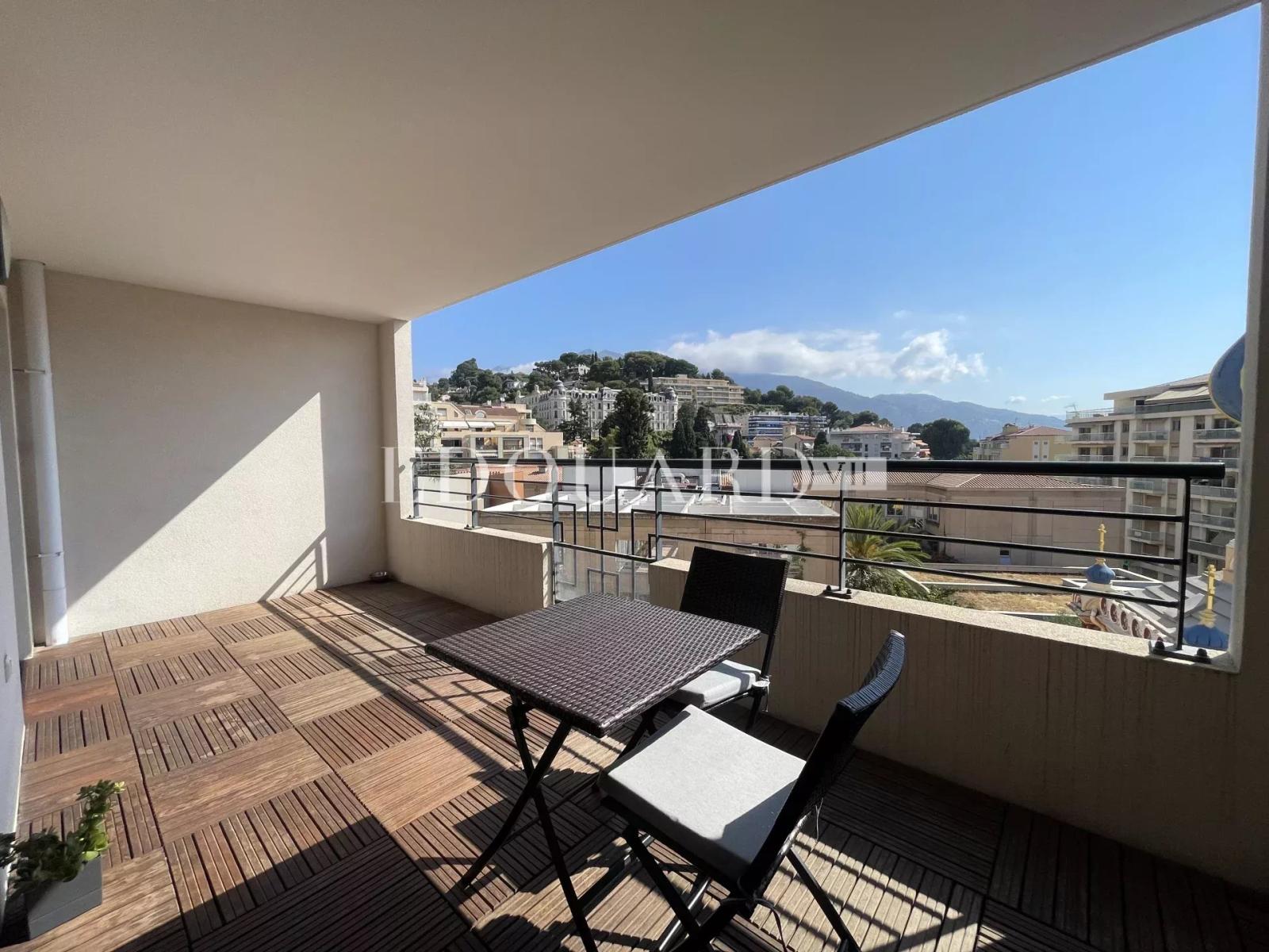Sur la commune de Menton, en exclusivité beau deux pièces à vendre avec grande terrasse et garage