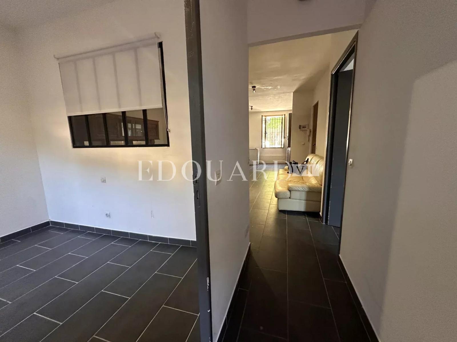 Trois pièces à vendre sur la commune de Menton, proche de de tous les commerces et de la Gare Routière