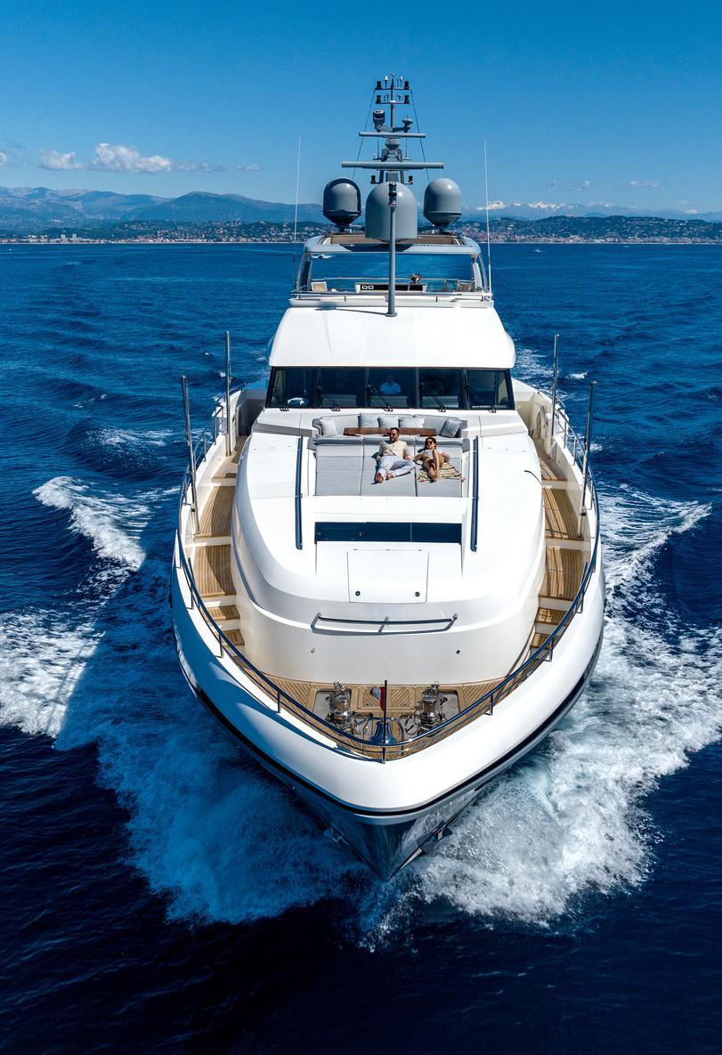 3183c_37676_lszr0_imperial_princess_beatrice_princess_40m_used_yacht_for_sale_superyacht_flybridge_cannes_4.jpg
