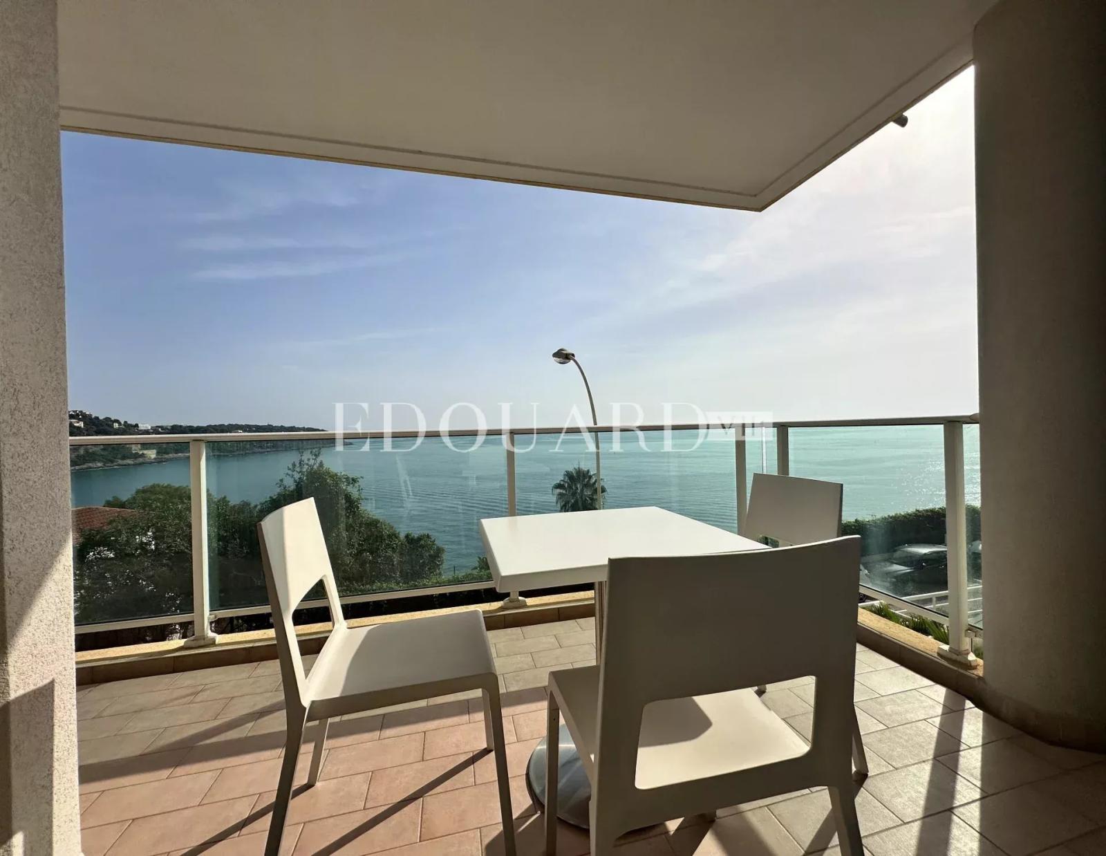 En exclusivité deux pièces avec terrasse, magnifique vue mer panoramique et spacieux parking