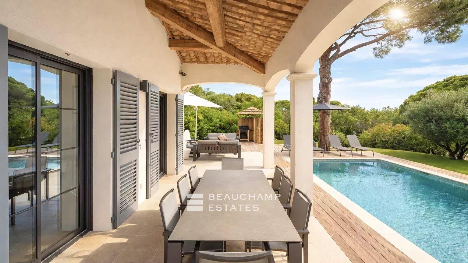 Villa neuve à pieds de la plage des Salins et à proximité du centre ville de Saint-Tropez