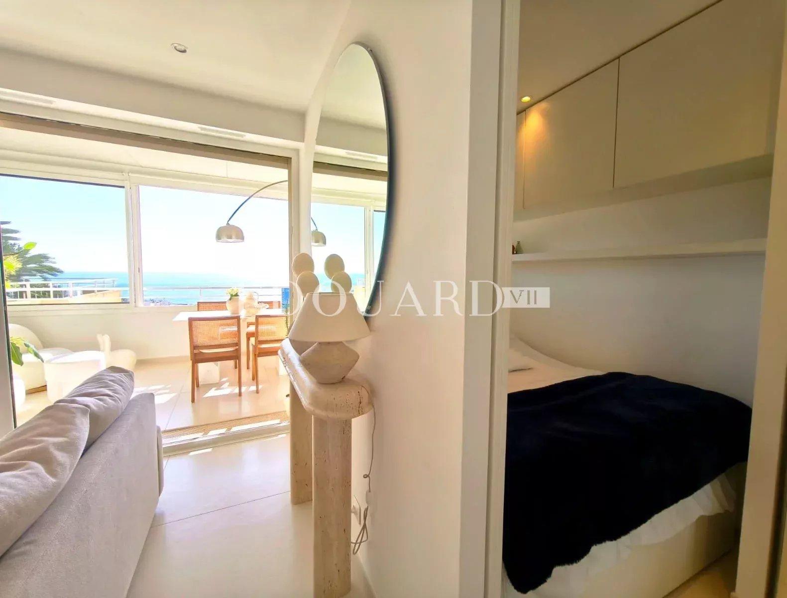 Deux pièces à vendre au dernier étage d'un prestigieux immeuble au cœur du renommé quartier de Garavan