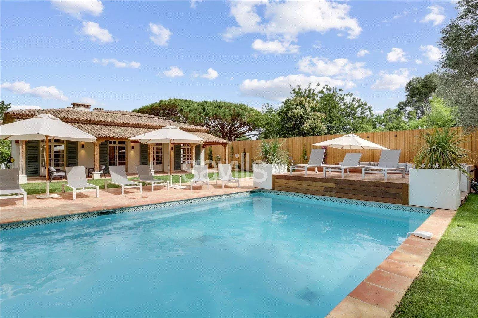 Propriété provencale au cœur de deux hectares de garrigues, proche de Pampelonne