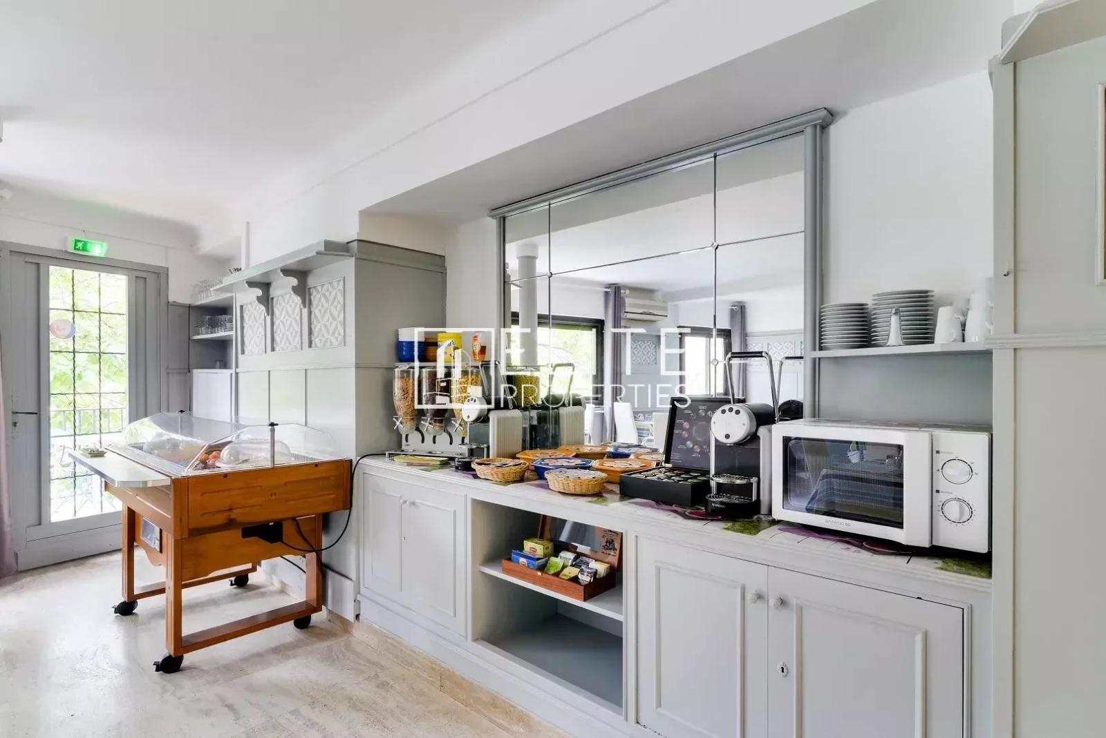 Proximité de Grasse | Hôtel rénové