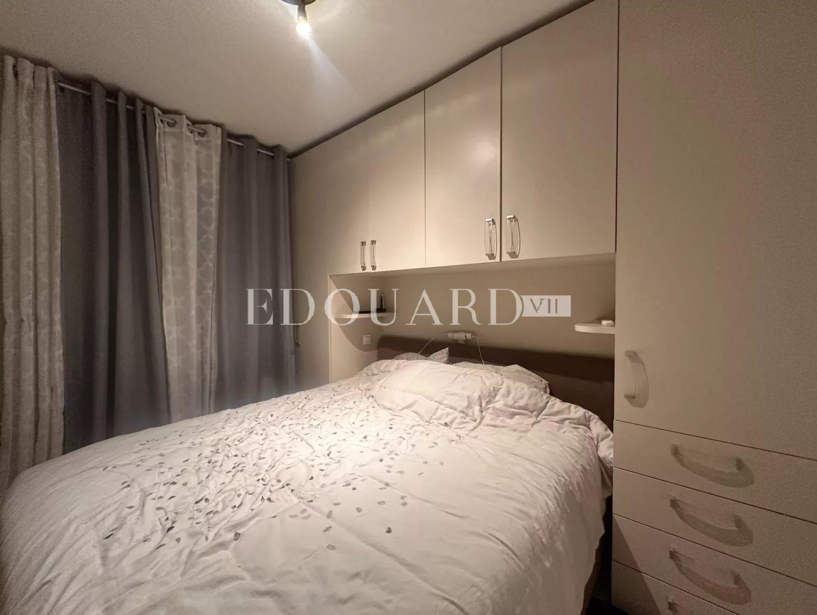 Petit deux pièces en bon état avec possibilité parking, très intéressant comme investissement