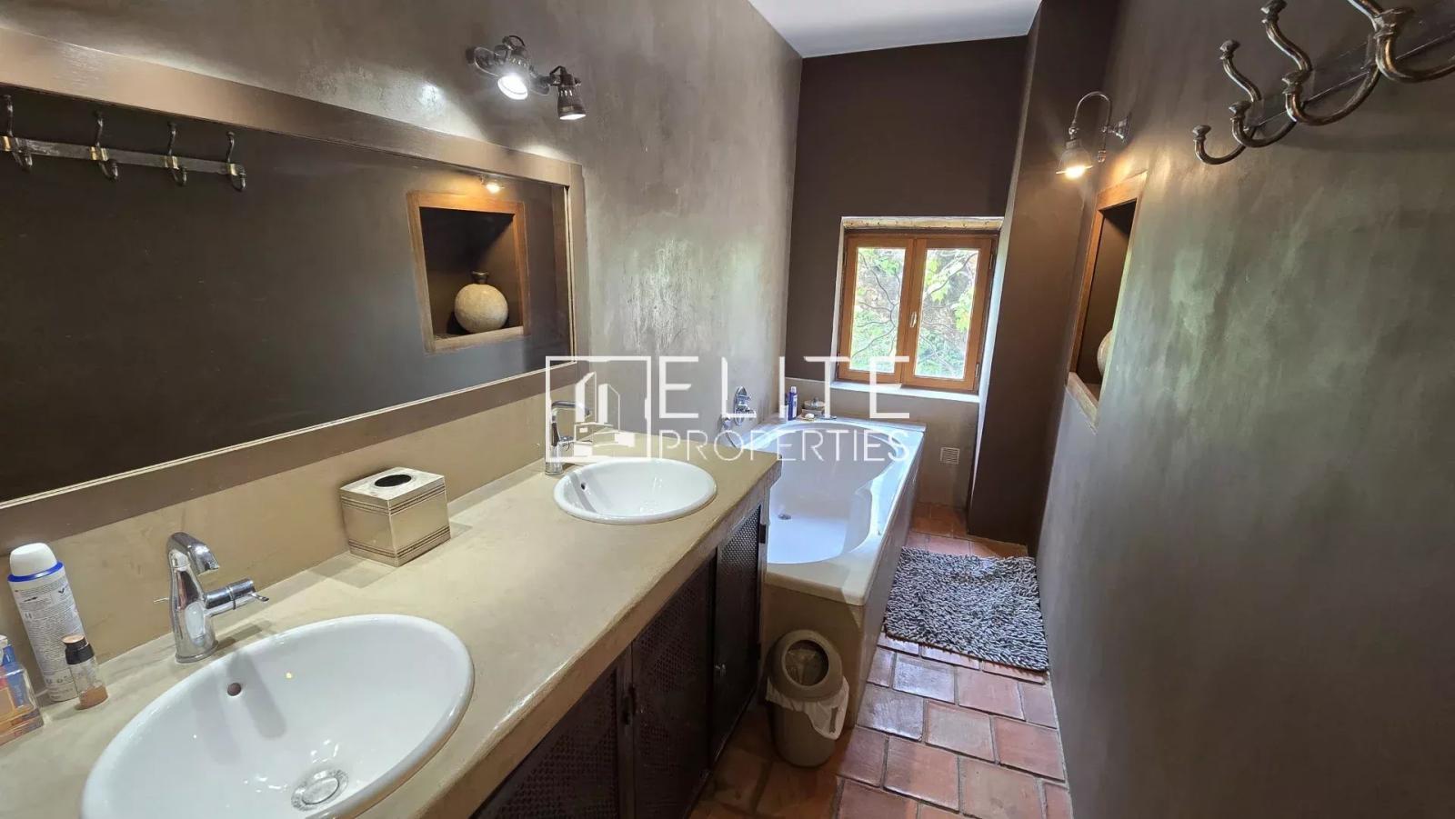 MAISON EN PIERRE 233m² & PISCINE + DÉPENDANCES - GRASSE