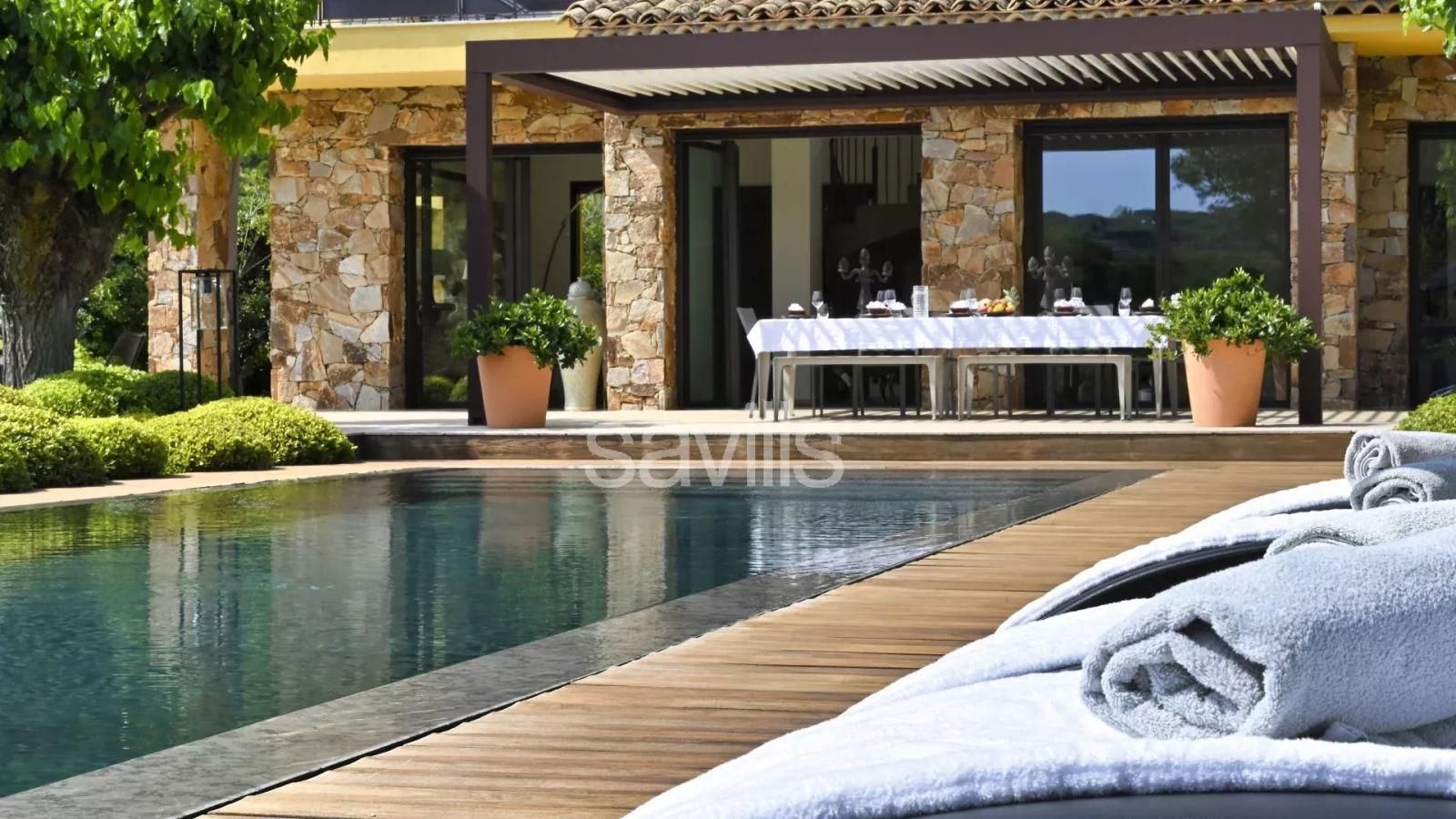 Villa contemporaine avec piscine et espaces bien-être – Les Parcs de Saint-Tropez