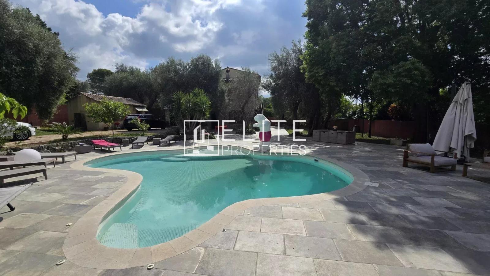 MAISON EN PIERRE 233m² & PISCINE + DÉPENDANCES - GRASSE