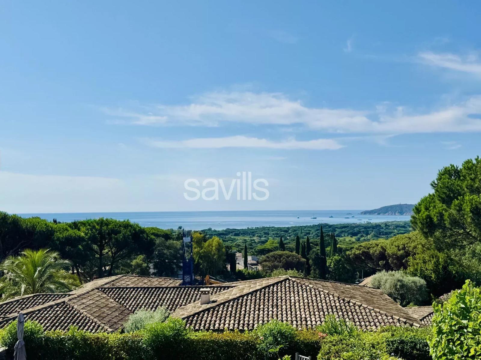 Maison de charme offrant 8 chambres avec vue mer et piscine à Saint-Tropez