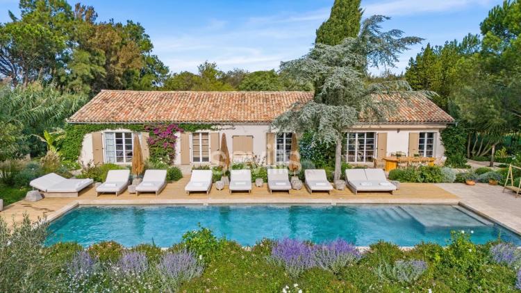 Villa cinq chambres avec piscine, à deux pas des plages de Saint-Tropez