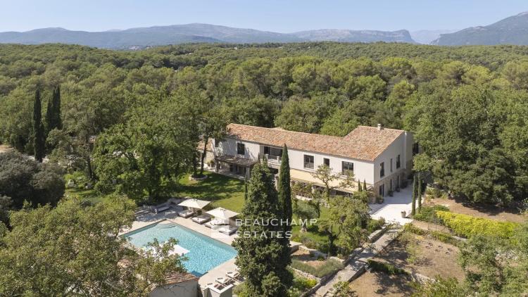 Exclusivité - Domaine fermé de 12 chambres avec piscine - Valbonne