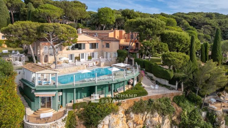 Saint-Jean-Cap-Ferrat – Villa Provençale avec Vue Mer Panoramique et Piscine Chauffée