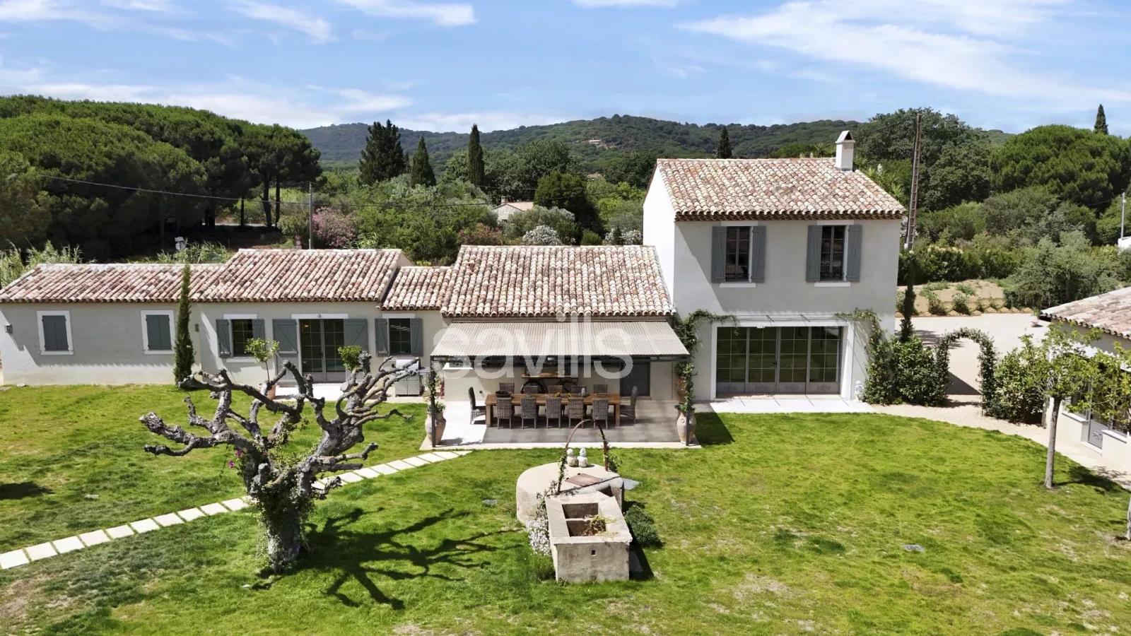 Magnifique ferme rénovée à proximité immédaite de la plage de Pampelonne et de Saint-Tropez