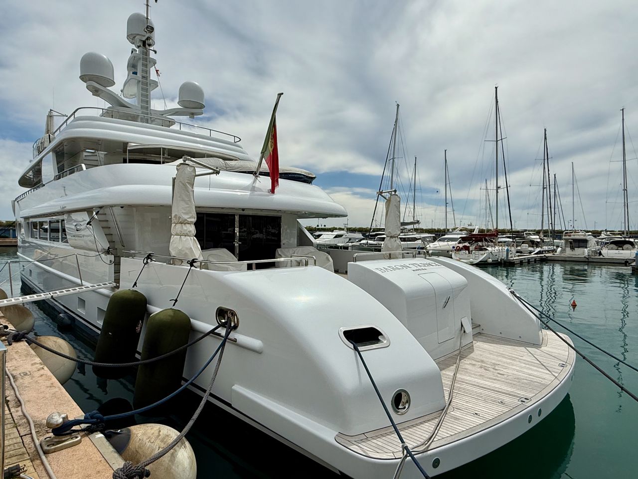 ceb7a_uhmk0_explorer_44_barcelona_yachting_-_7-1.jpg