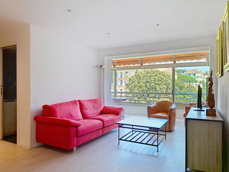 VENTE STUDIO DERNIER ETAGE - CANNES MONTFLEURY