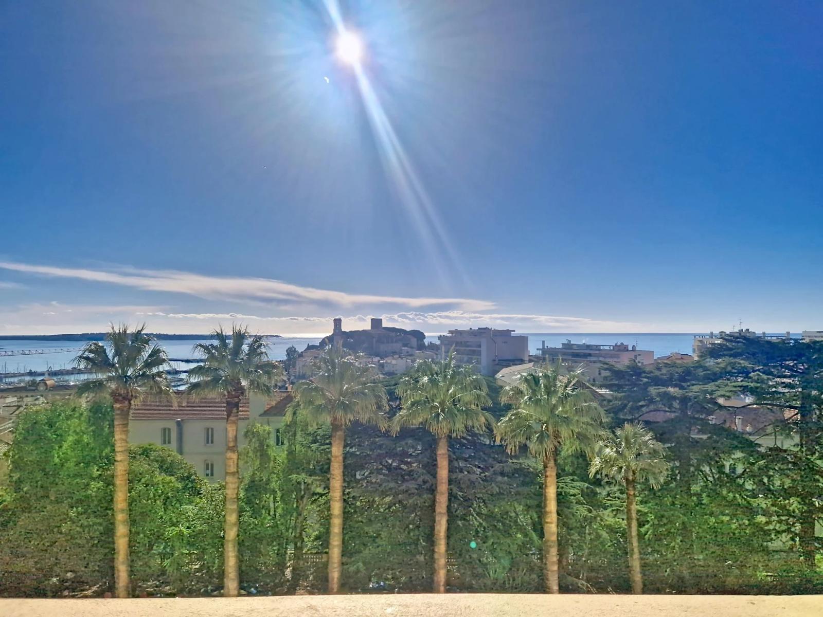 VUE MER EXCEPTIONNELLE, PLEIN SUD ET PARC - GRAND T2/3 - RÉSIDENCE CLASSÉE FIN XIXᵉ