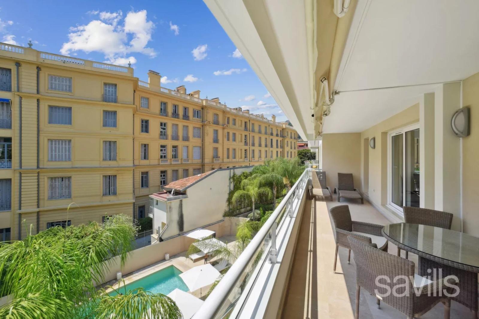 Appartement d'exception dans une résidence avec piscine