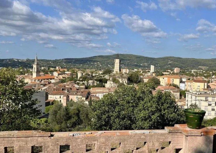 PROCHE CENTRE MAISON BOURGEOISE VUE EXCEPTIONNELLE SUR 2952m2 TERRAIN CONSTRUCTIBLE