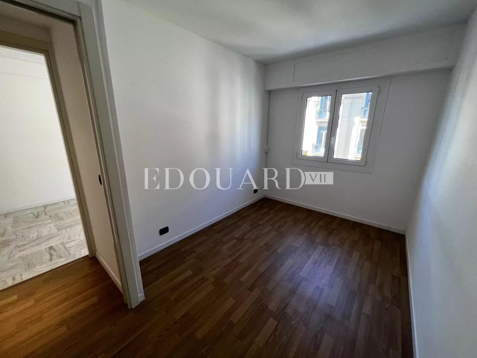 Deux pièces à vendre en bon état avec terrasse et possibilité garage, exclusivité