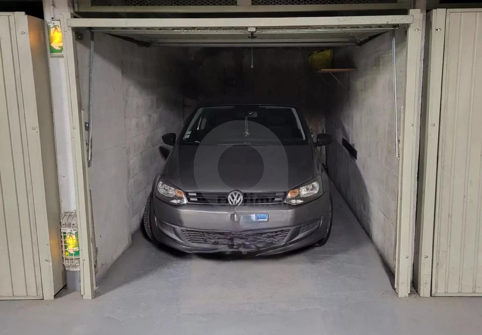 Menton centre - garage - nue propriété