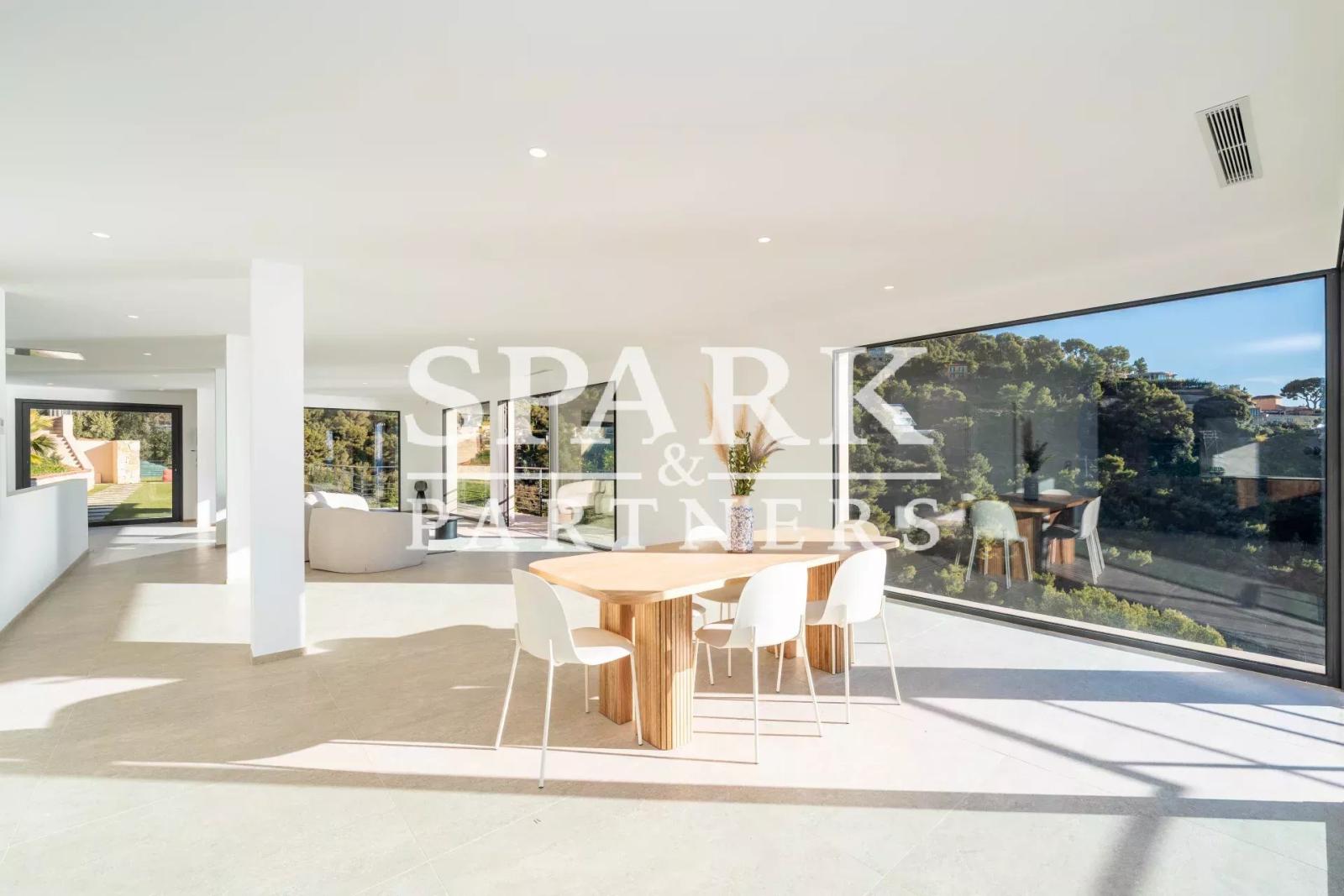 Roquebrune Cap Martin -Magnifique villa contemporaine - vue mer