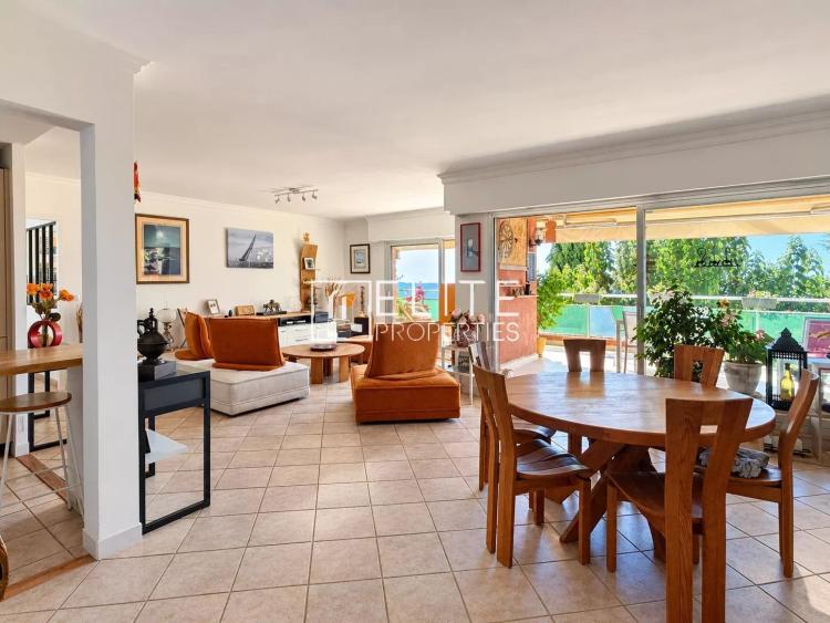 Toit-terrasse 4 pièces de 139 m² entièrement rénové avec vue panoramique Mer, Montagne, ville – Grasse