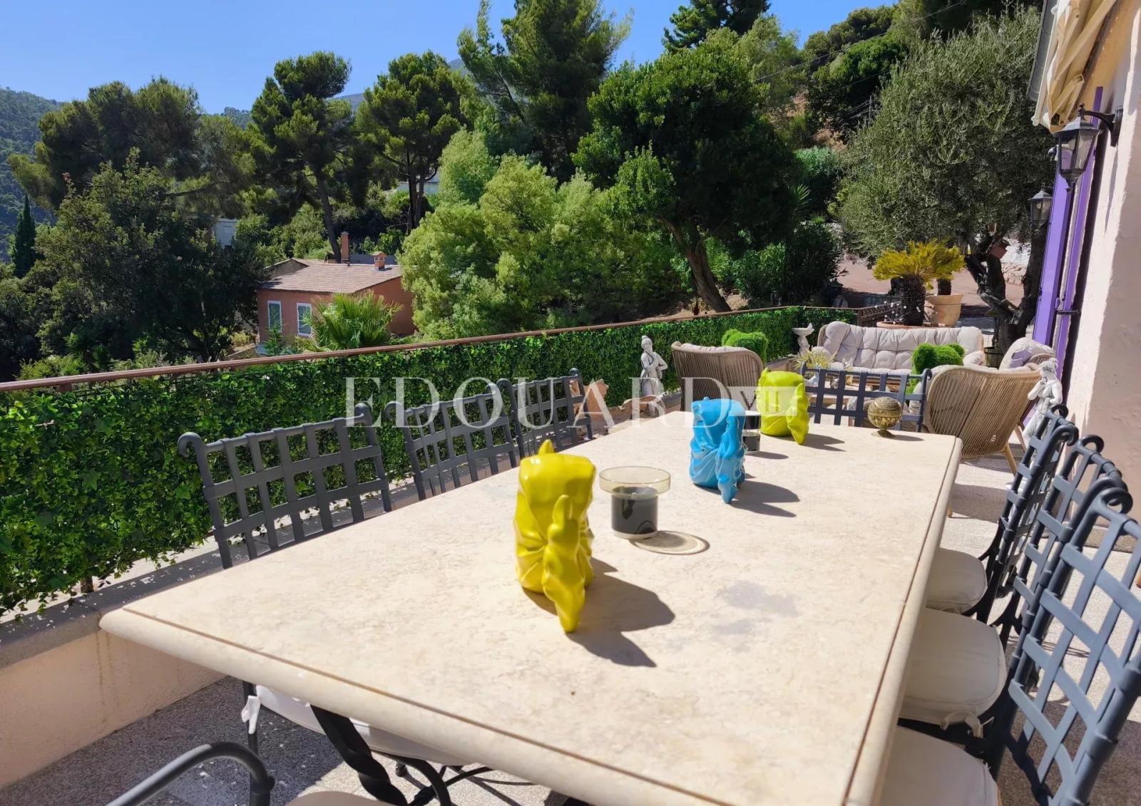 Splendide propriété de 300 m² avec superbe piscine et pool house