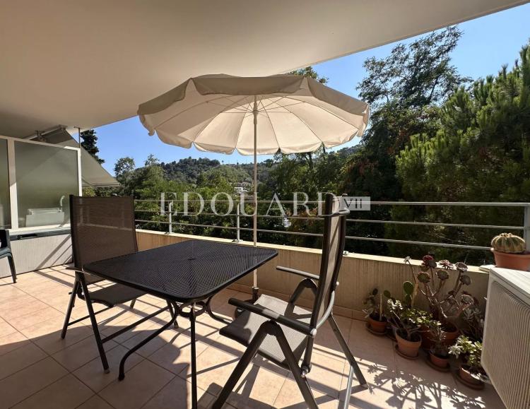 Grand deux pièces en excellent état avec belle terrasse et possibilité garage, exclusivité