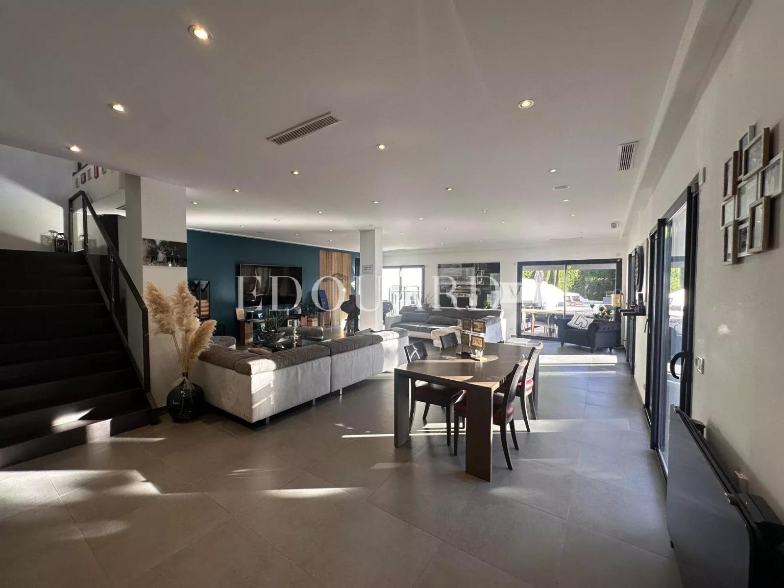 Villa d'exception sur la commune de Saint-Martin de Peille, proche de la Principauté de Monaco