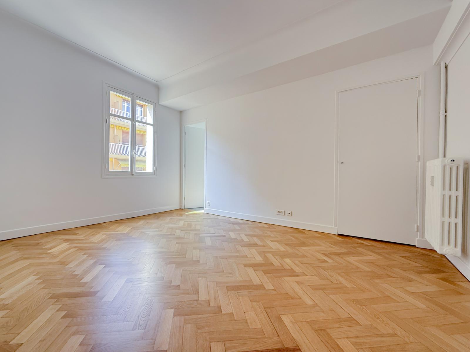 SOUS-OFFRE- APPARTEMENT 2P À RÉNOVER BEAU POTENTIEL - PALAIS DE LA TERRASSE