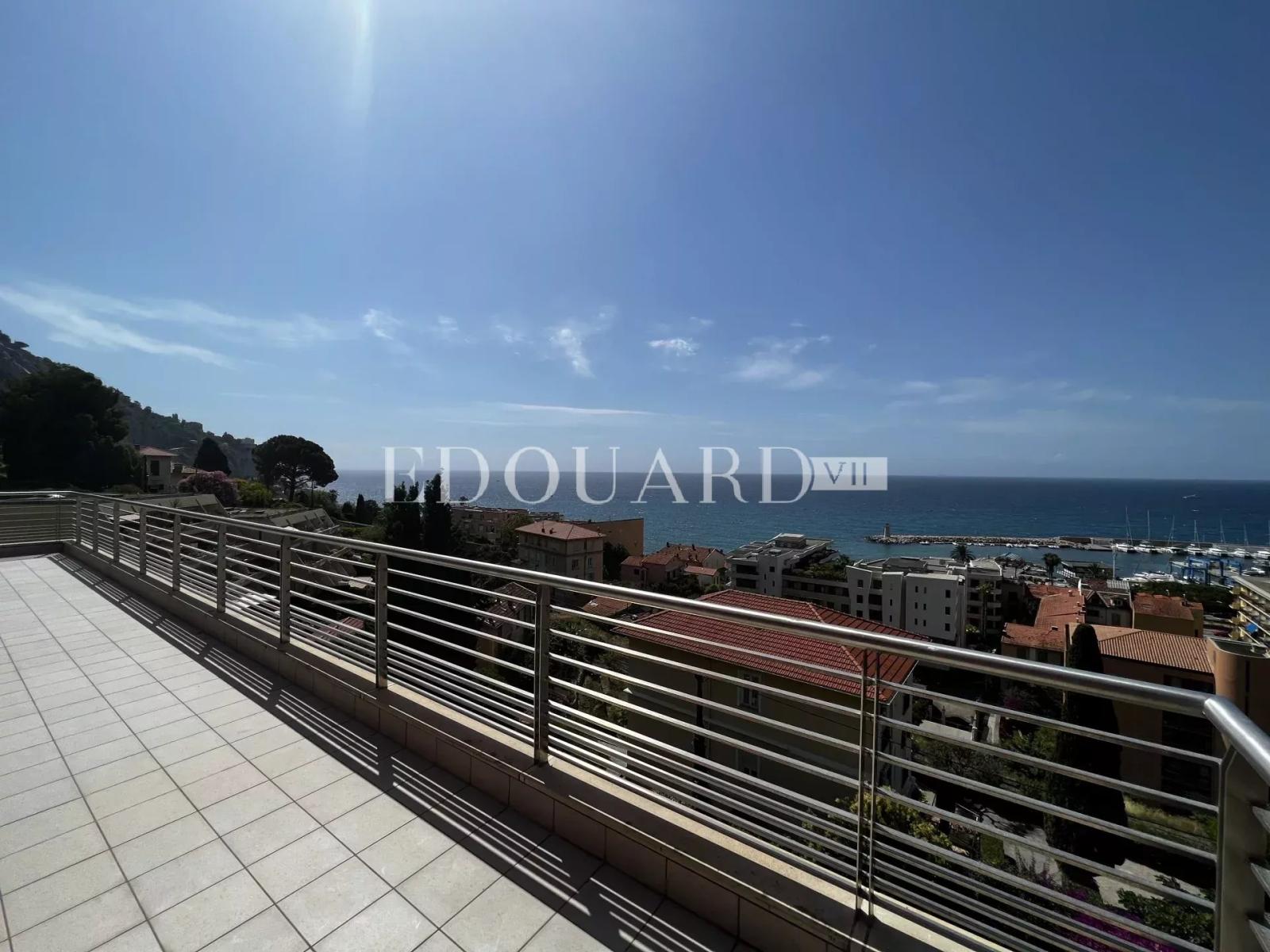 Magnifique quatre pièces avec grande terrasse et superbe vue mer, au dernier étage d’un immeuble neuf avec piscine