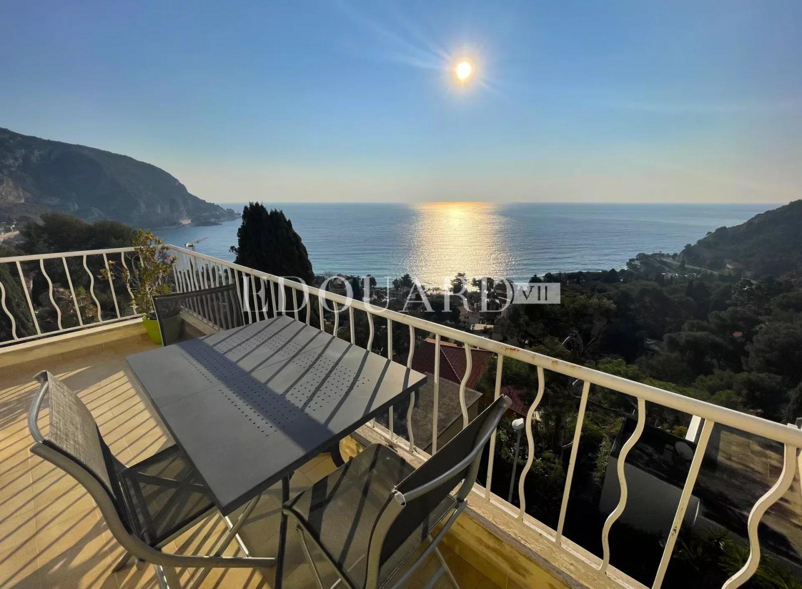 En exclusivité magnifique haut de villa de 84 m² avec superbe vue mer panoramique et parking