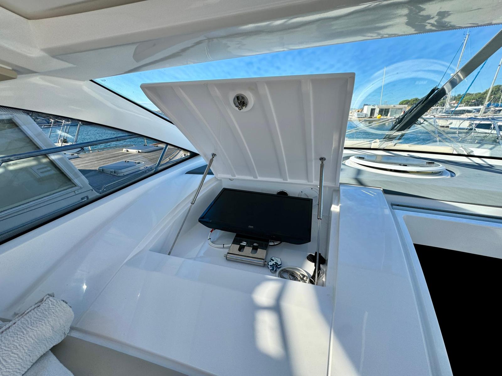 3cb38_4279b_2076d_2019-sessa-marine-c44-cruiser-power-9638806-20241218075909305-1_xlarge.jpg