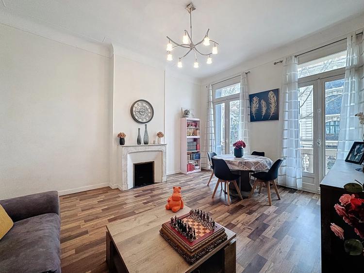 CANNES - BAS CARNOT - 3P BOURGEOIS TERRASSE