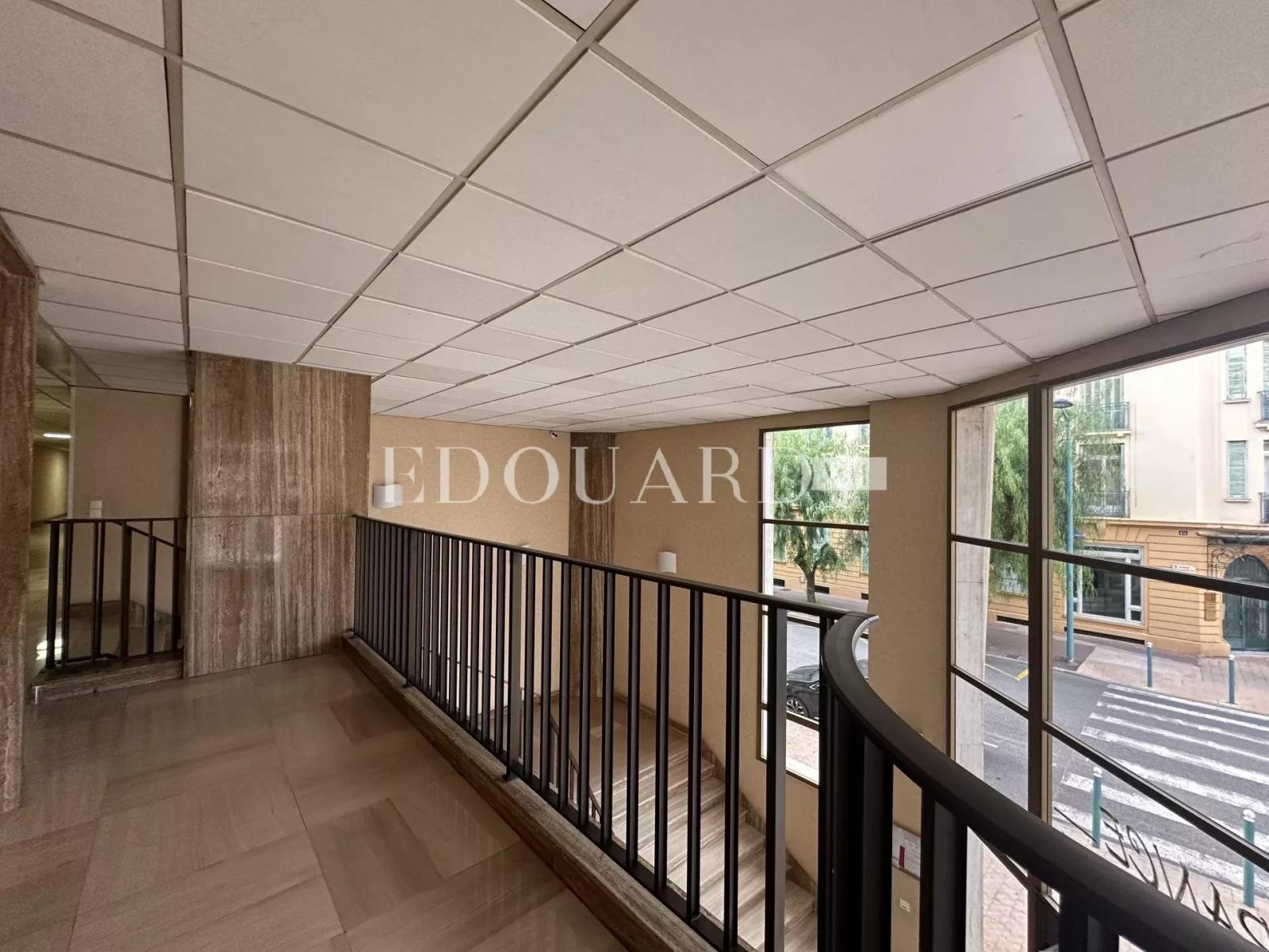 En exclusivité studio avec balcon, au quatrième étage d'un immeuble de standing avec conciergerie