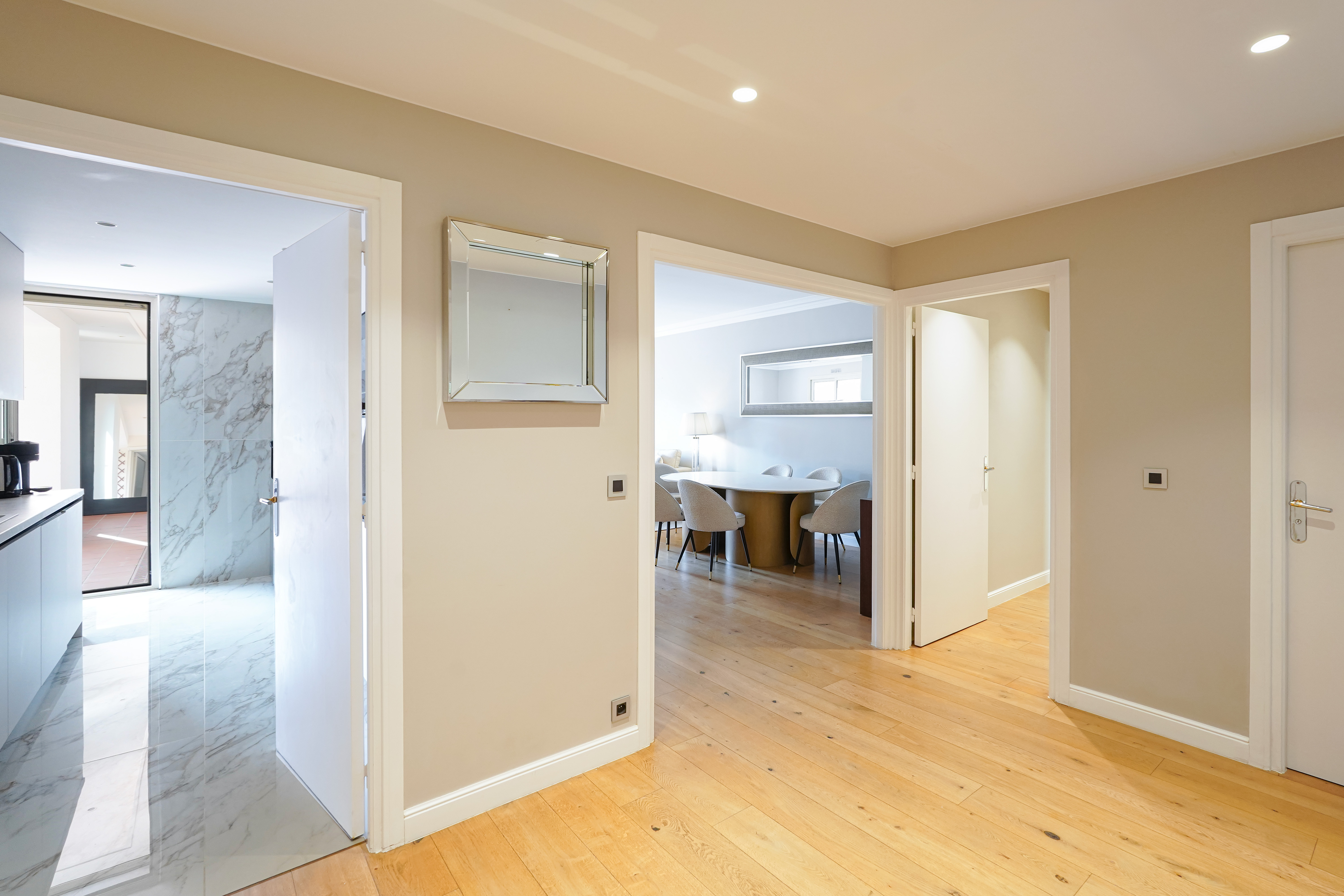 3d764_hall-d-entre-e-barnes-valeri-agency-monaco-1776689963.jpg
